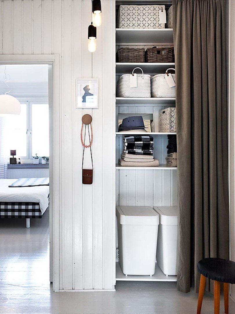 Шкаф со шторками вместо дверей