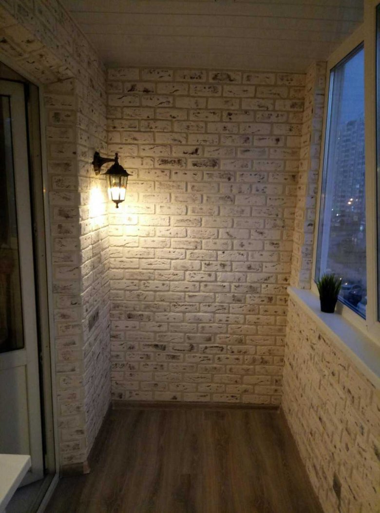 Декоративная плитка на балконе