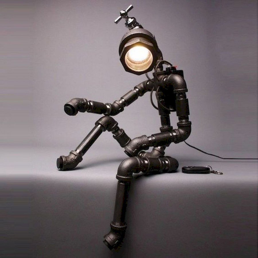 Робот из водопроводных труб