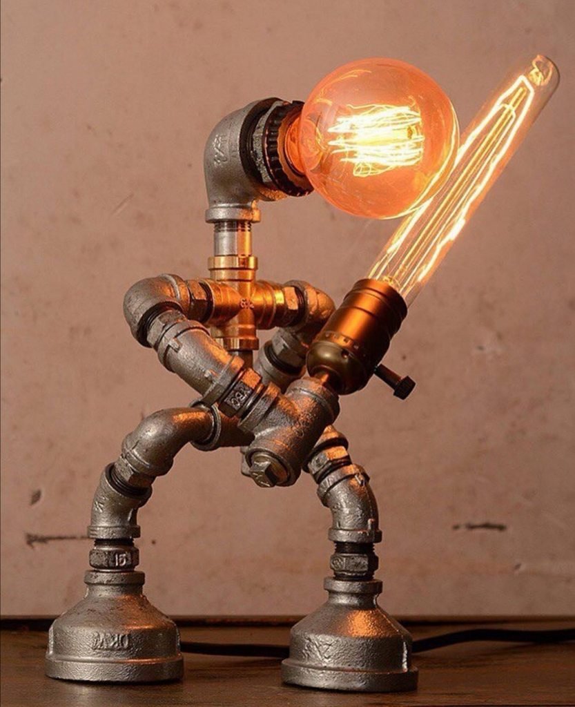 Настольная лампа из фитингов