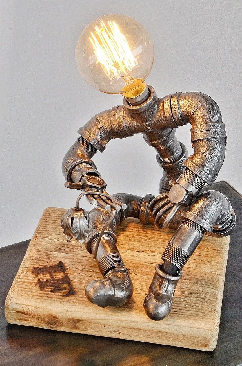 Настольная лампа из труб