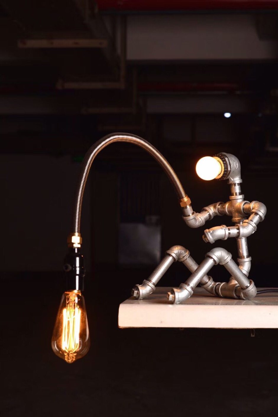 Лампа из сантехнических фитингов