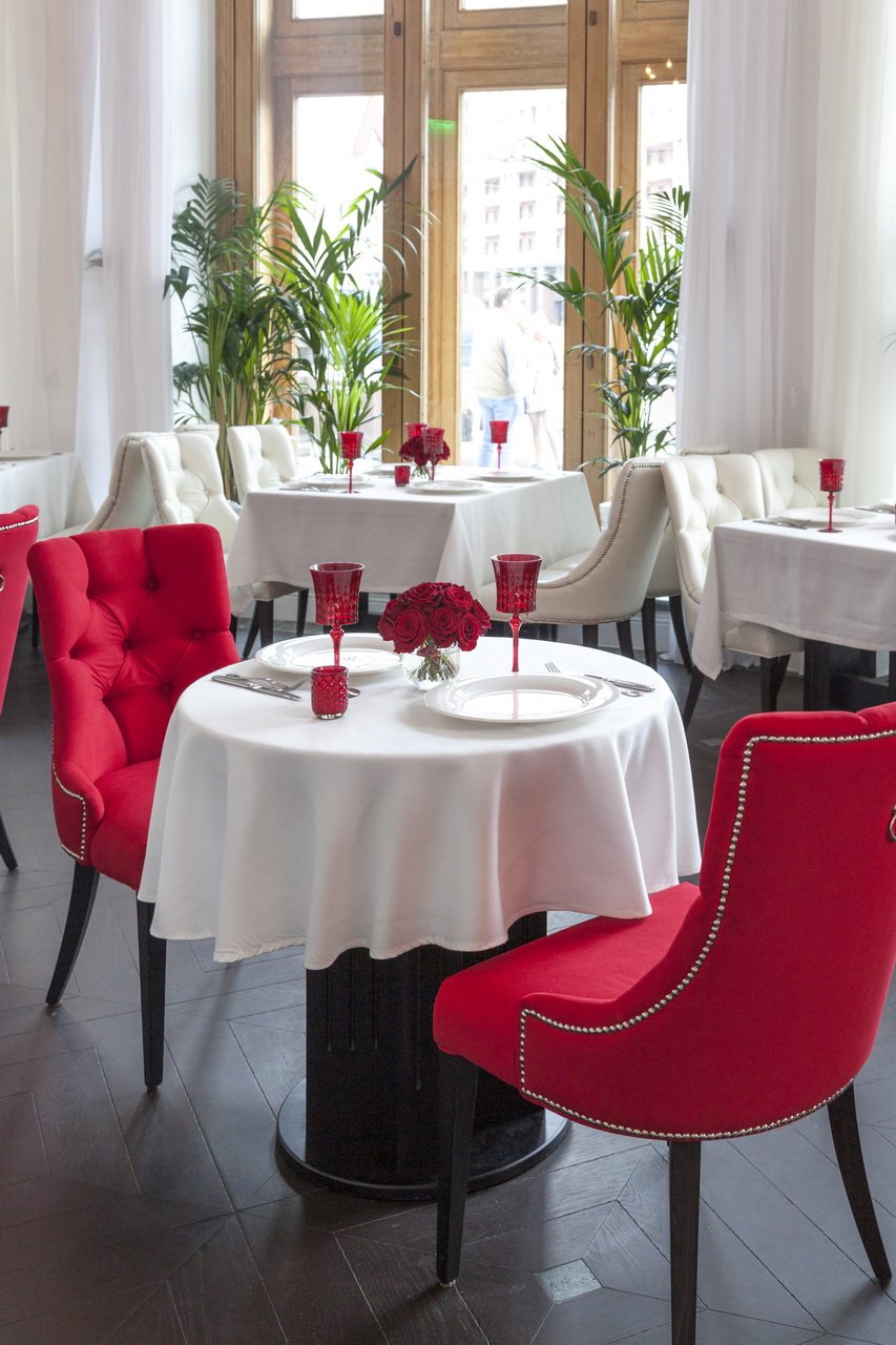 Столики в кафе интерьер