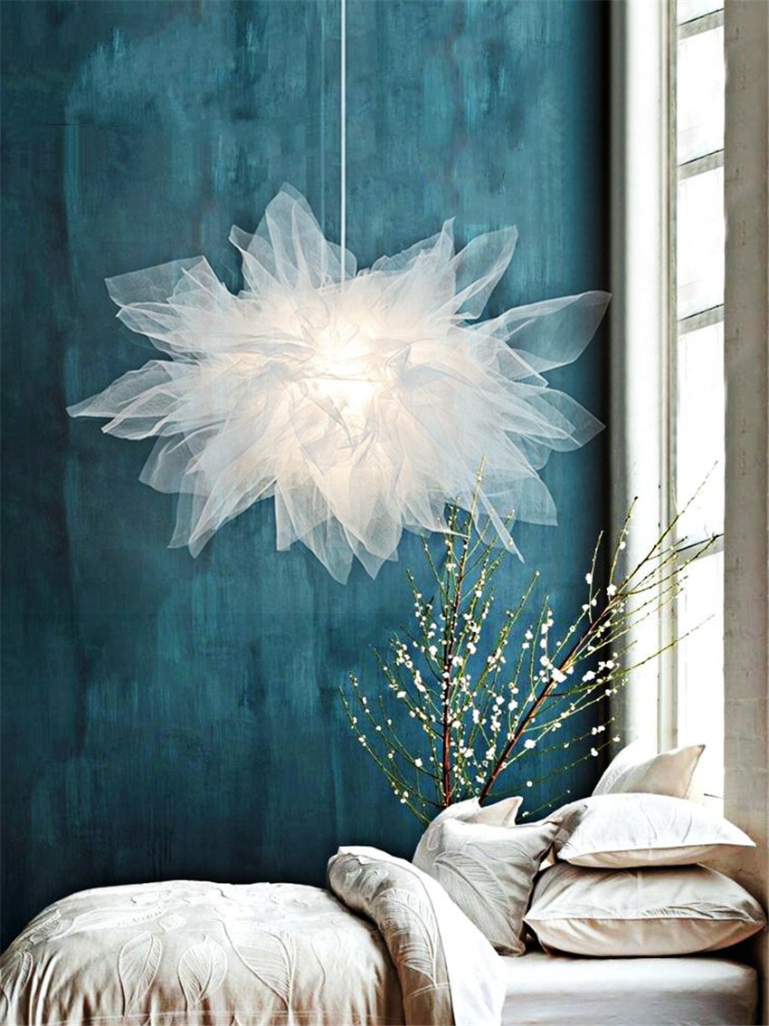 Светильник из перьев