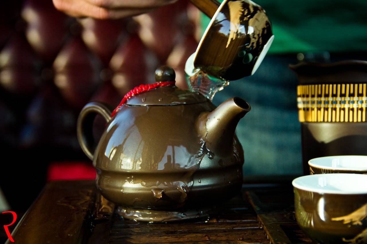 Чайная церемония галицкий. Гунфу ча церемония. Китайская чайная церемония гунфу ча. Чайная церемония саньдао. Китайская церемония чаепития.