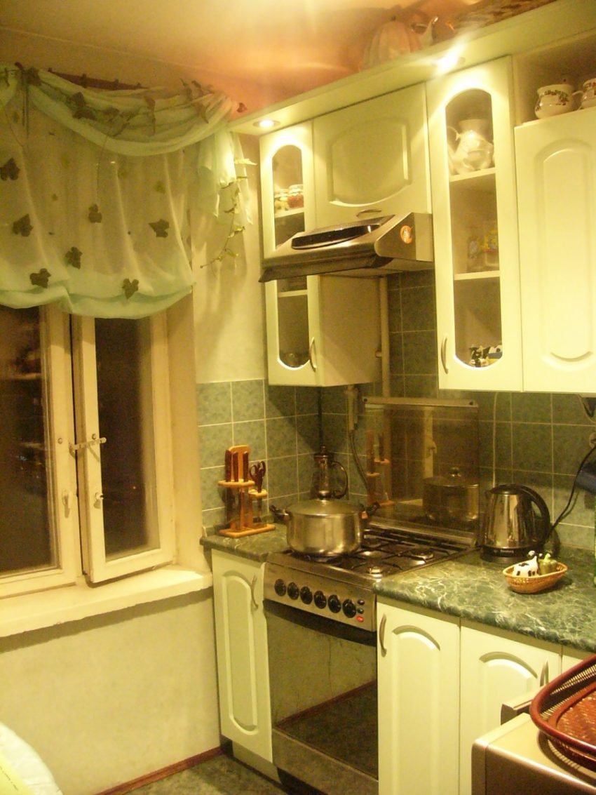 Планировка кухни с газовой трубой