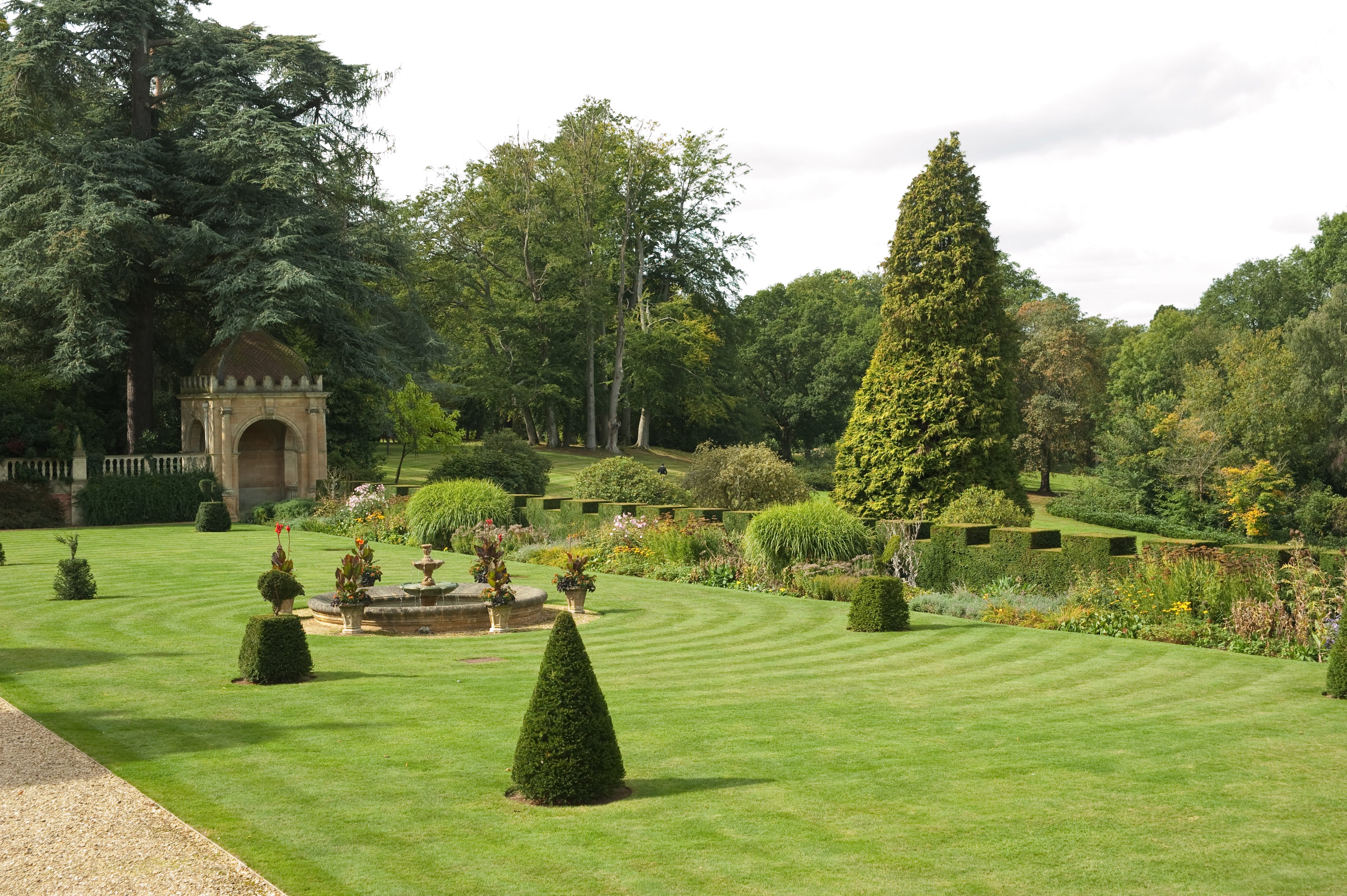 Английский парк картинки. Tylney Hall. Парк Стоун Англия. Английский сад. Парки в английском стиле.
