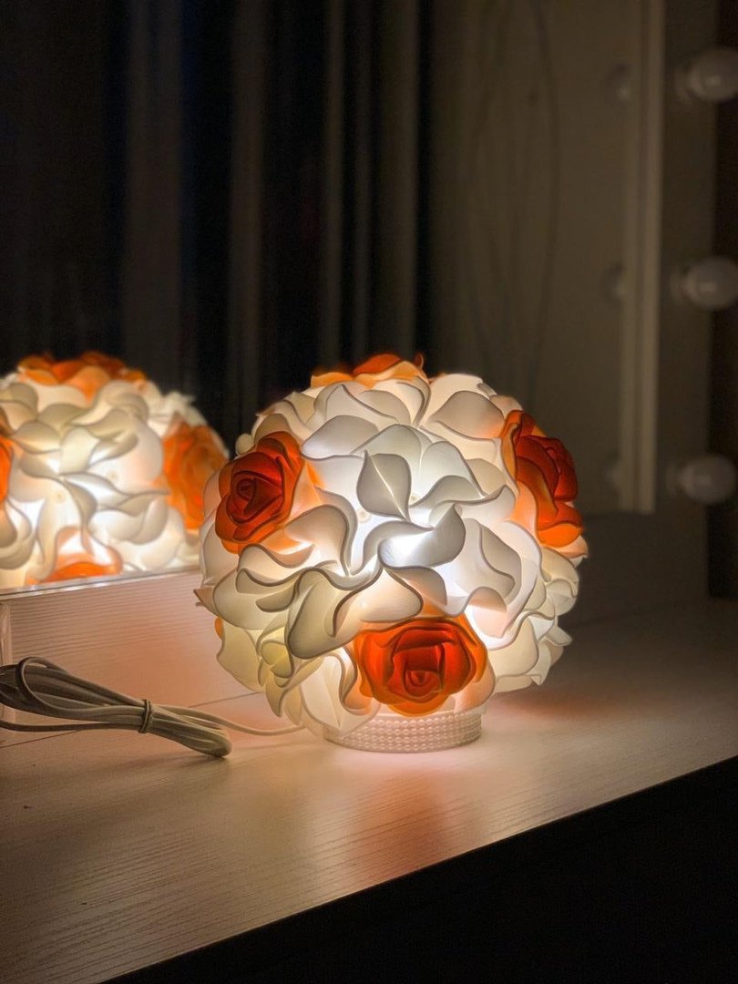 Светильник из изолона на плафоне