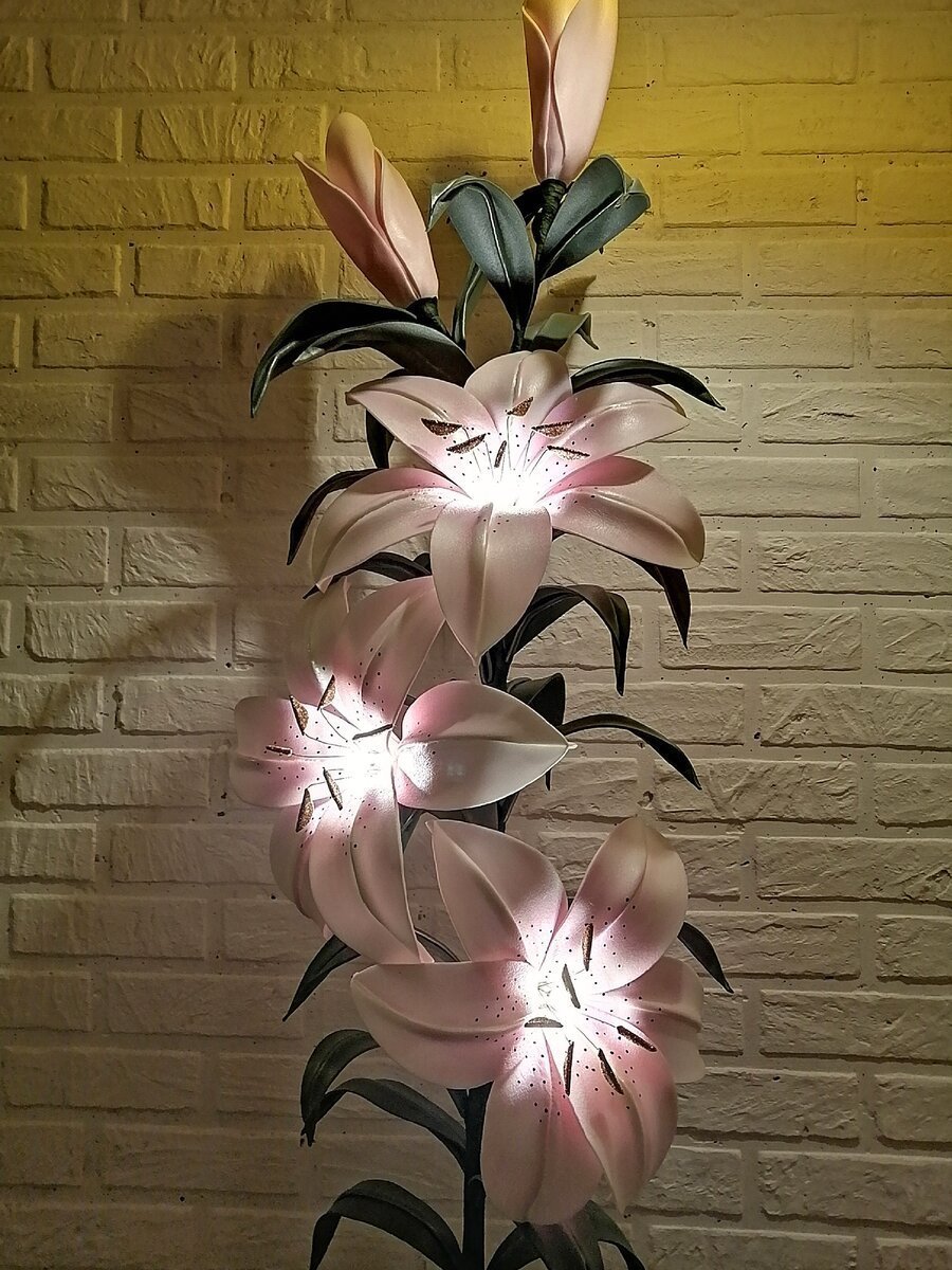 Светильник в виде цветка