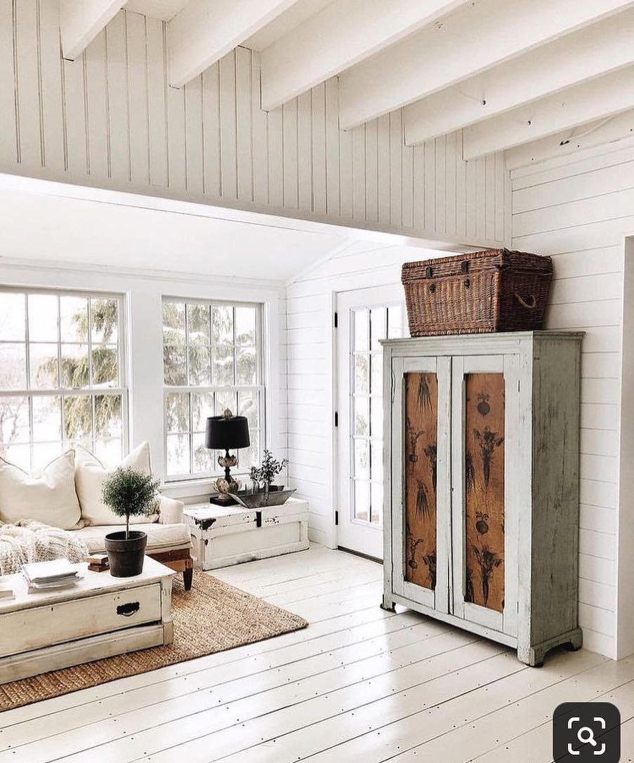 Белые деревянные дома