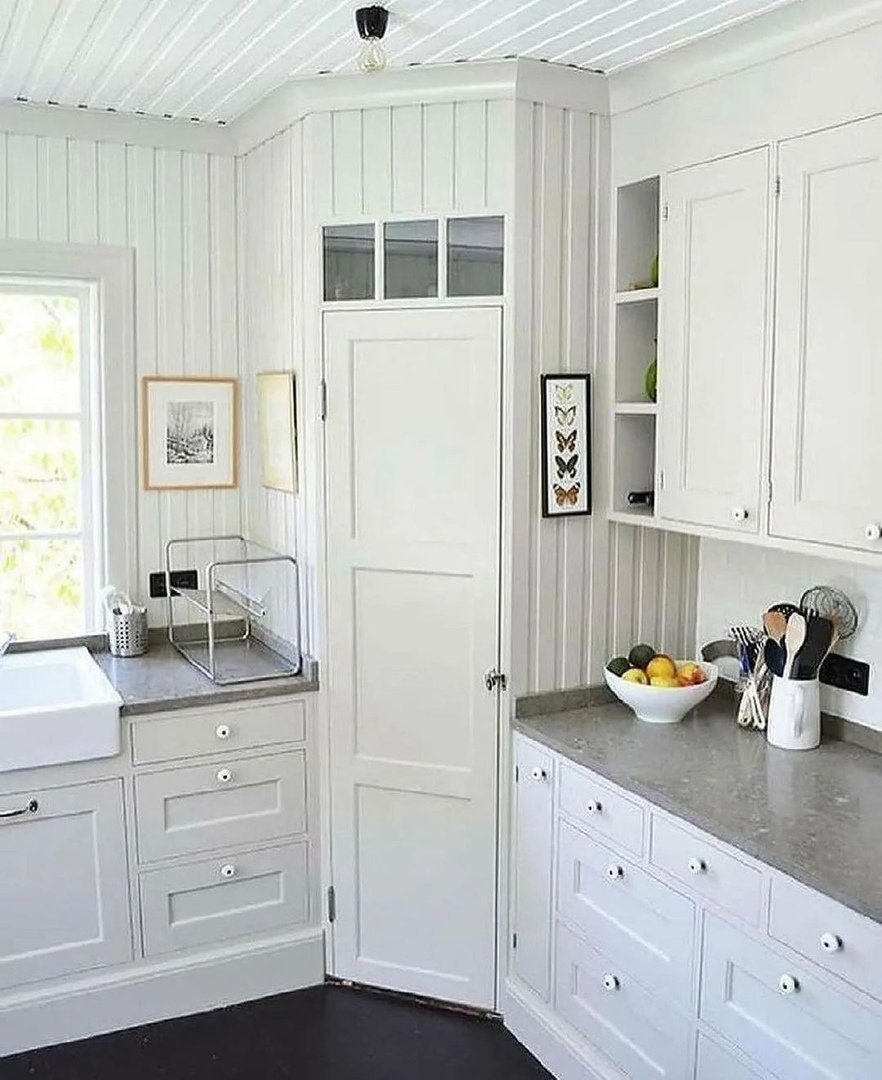 Угловая кладовка на кухне