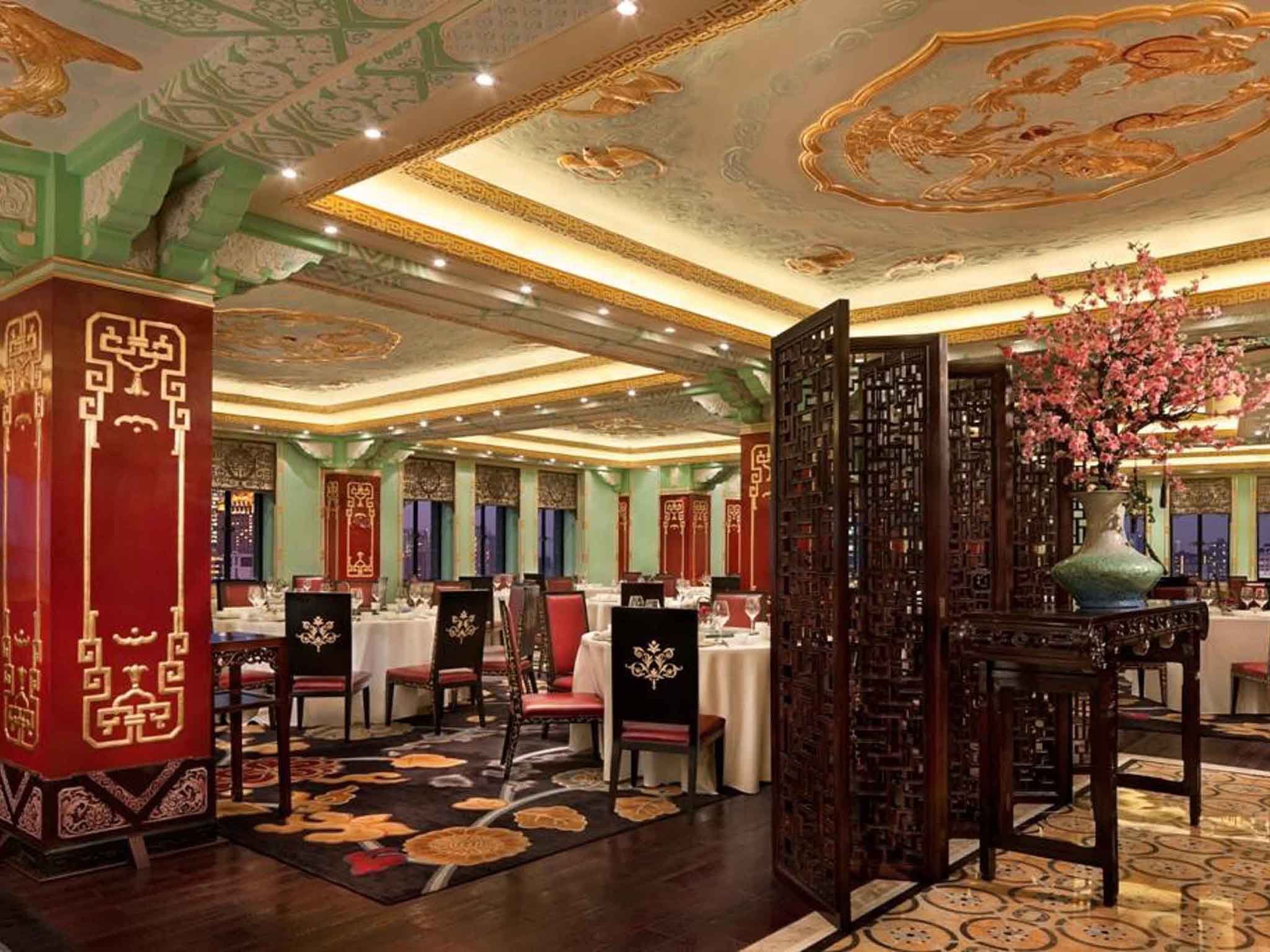 Китайские рестораны сайт. Dragon Phoenix ресторан Шанхай. Китайский ресторан в Шанхае. Fairmont Peace Hotel Шанхай. Huangpu ресторан Шанхай.