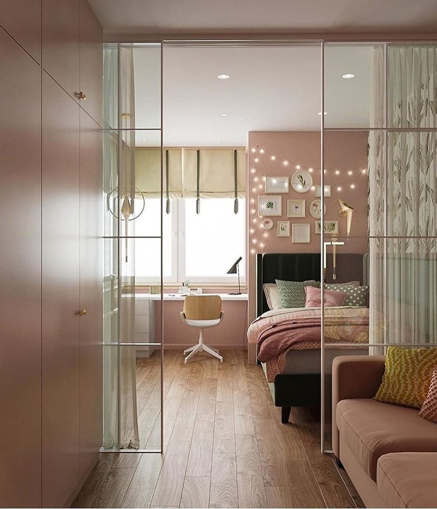 Разделение спальни и гостиной в одной комнате