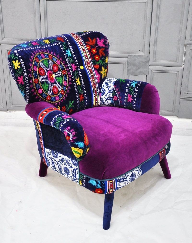 Разноцветное кресло