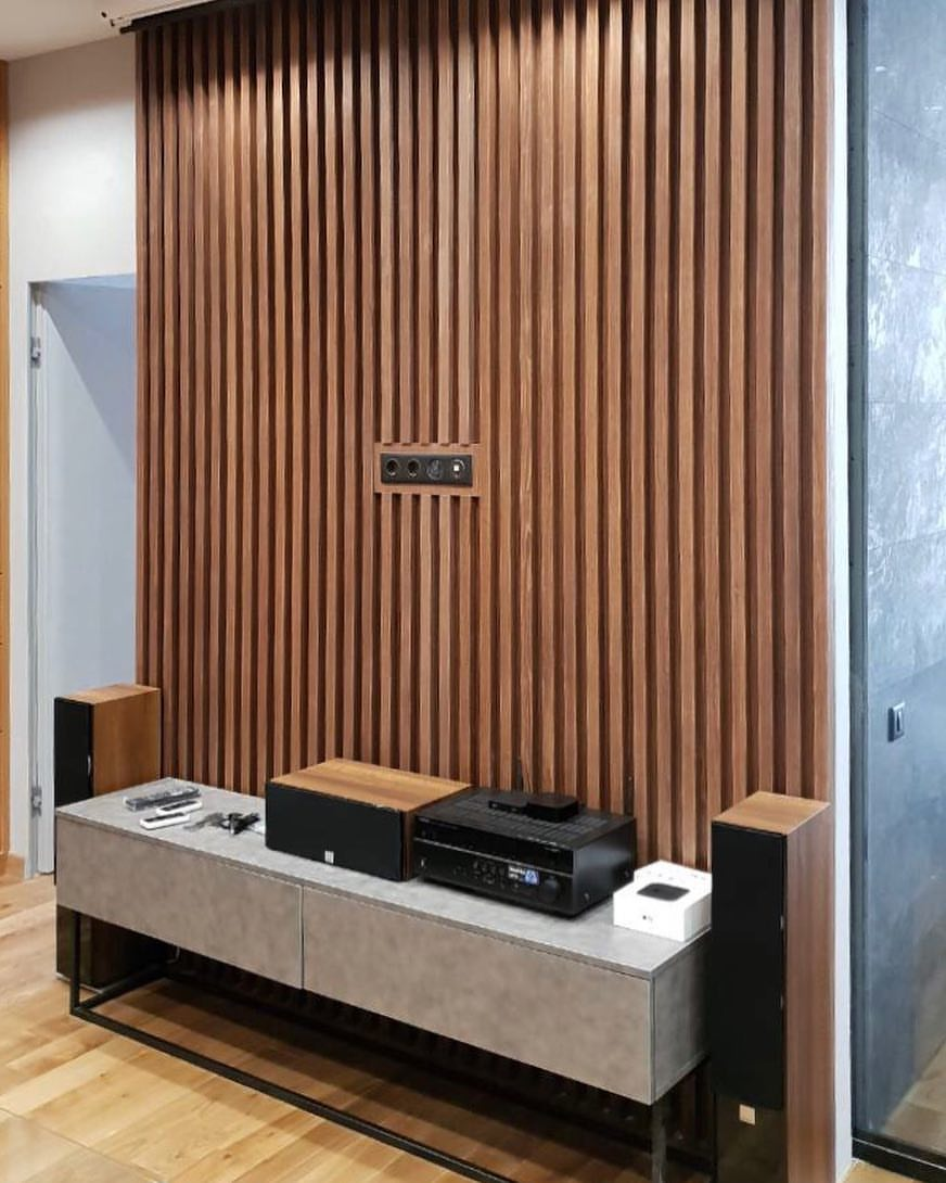 Декоративные рейки в отделки стены