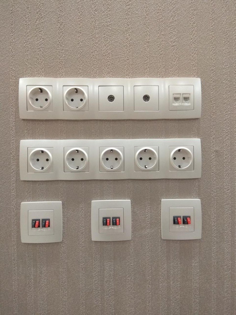 Блок розеток на 4 розетки для скрытой проводки