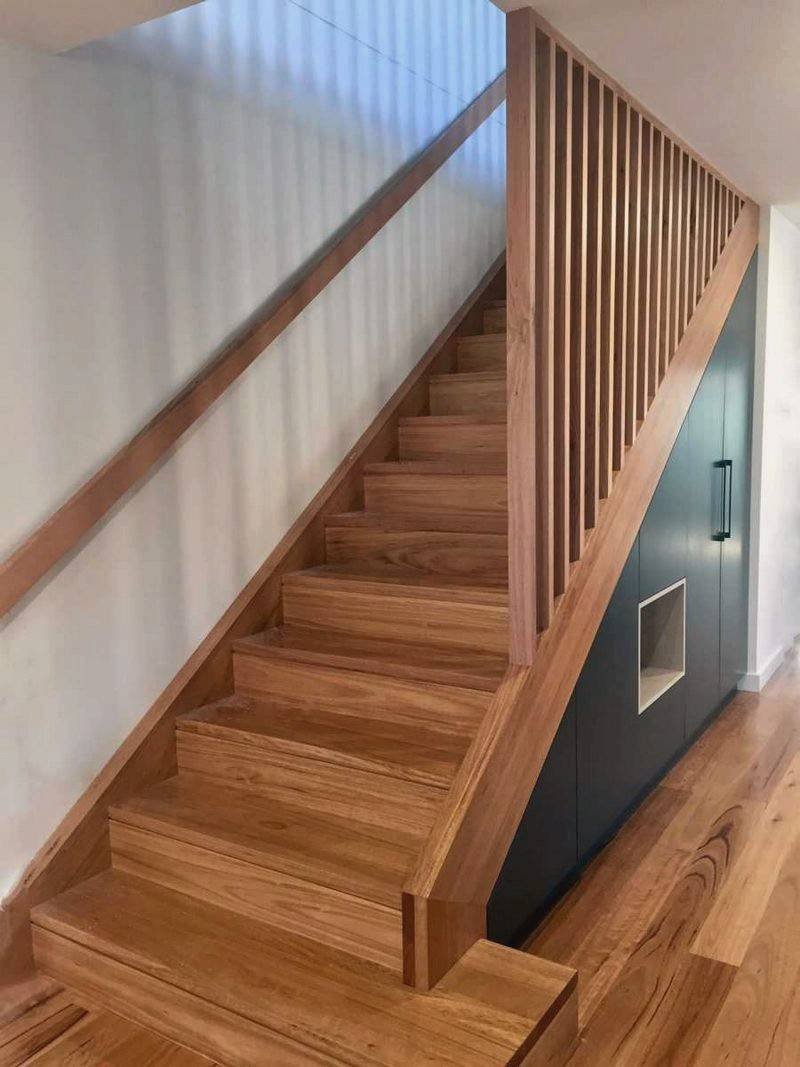 Вертикальные перила для лестниц