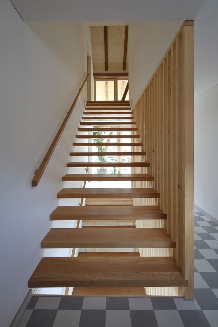 Лестница сбоку реечки