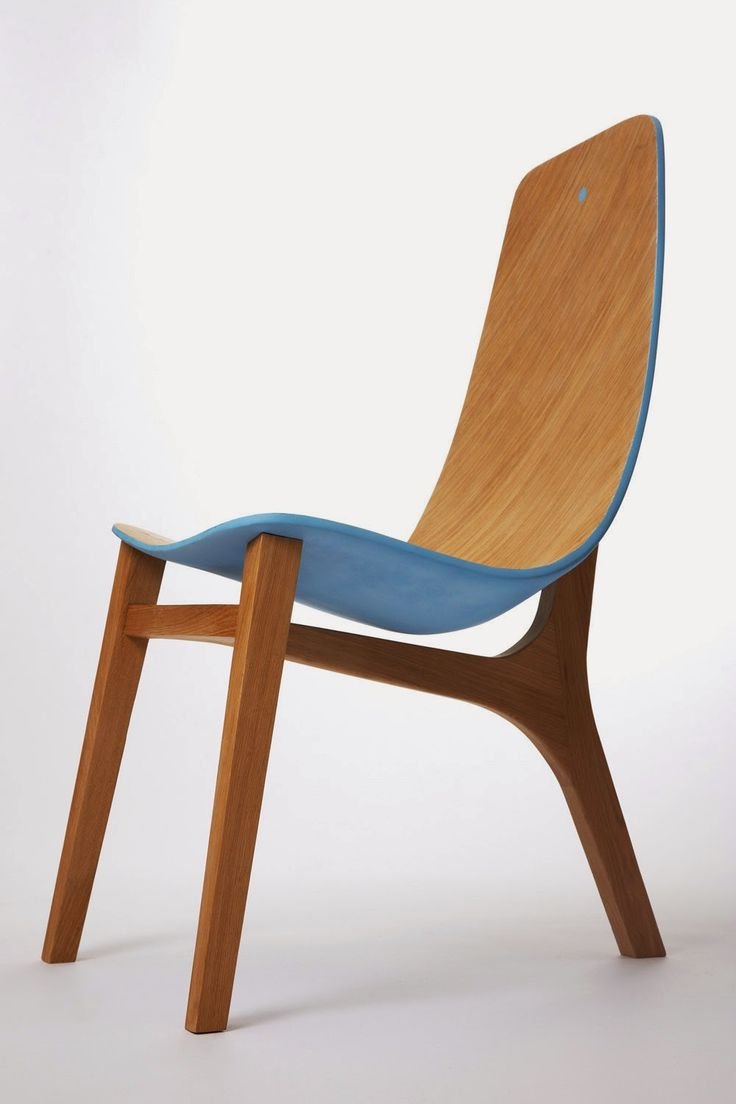 Стул с тремя ножками