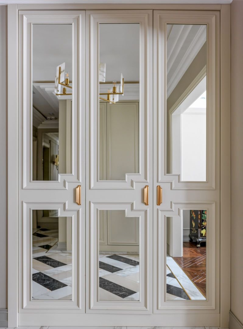 Шкаф с зеркальными фасадами Неоклассика