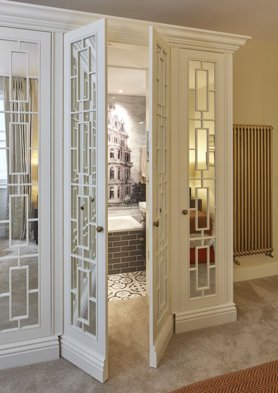 Шкаф во французском стиле