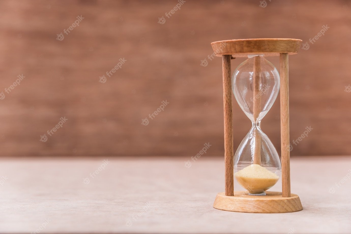 Песочные часы медицинские. Песочные часы. Песочные часы в деревянном корпусе. Старинные песочные часы. Песочные часы истекают.