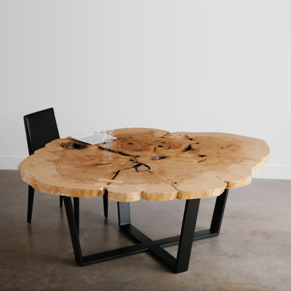 Круглый обеденный стол из спила