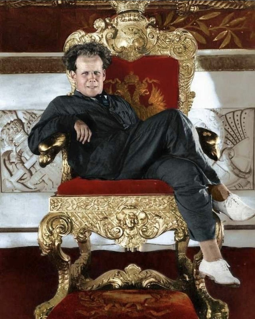 Эйзенштейн на троне Петра 1