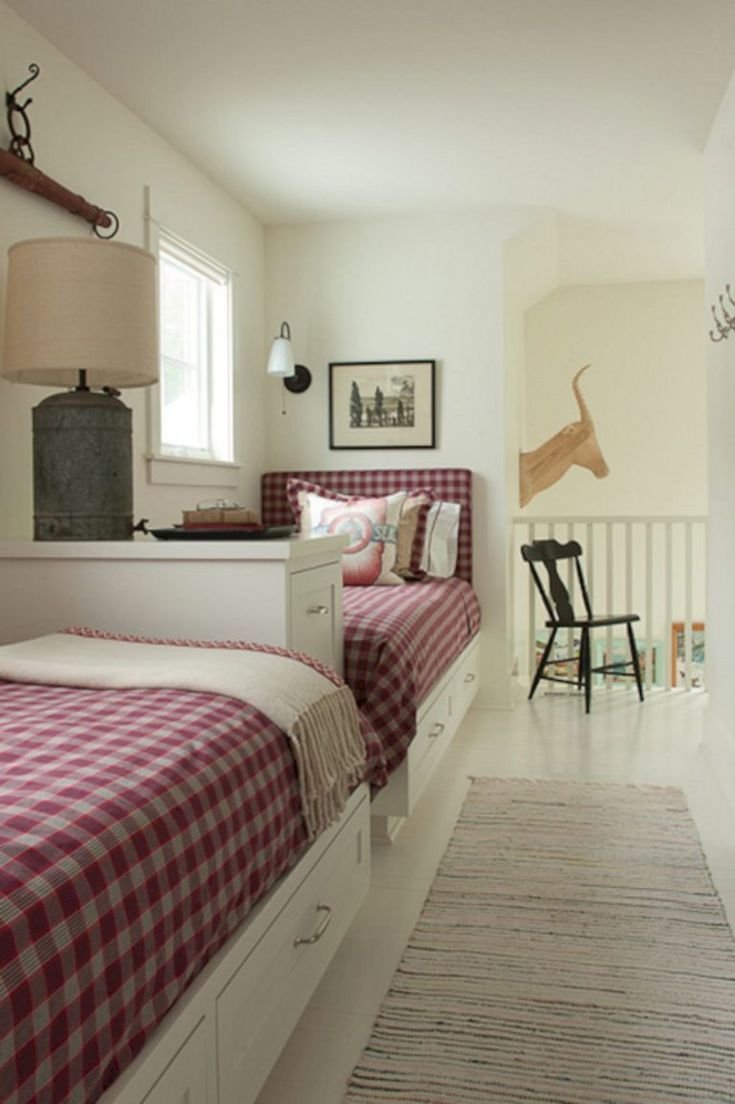 Узкая детская комната