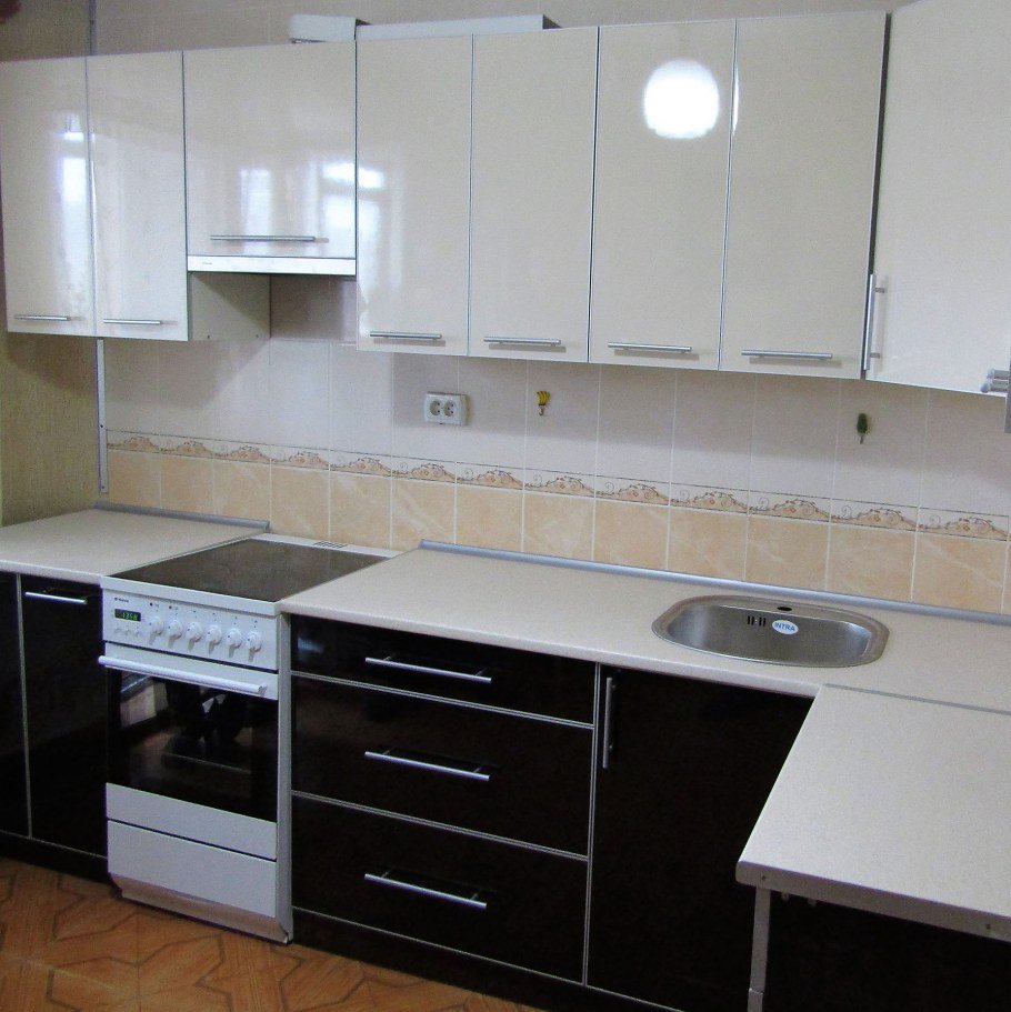 Кухня пластик в алюминиевой рамке