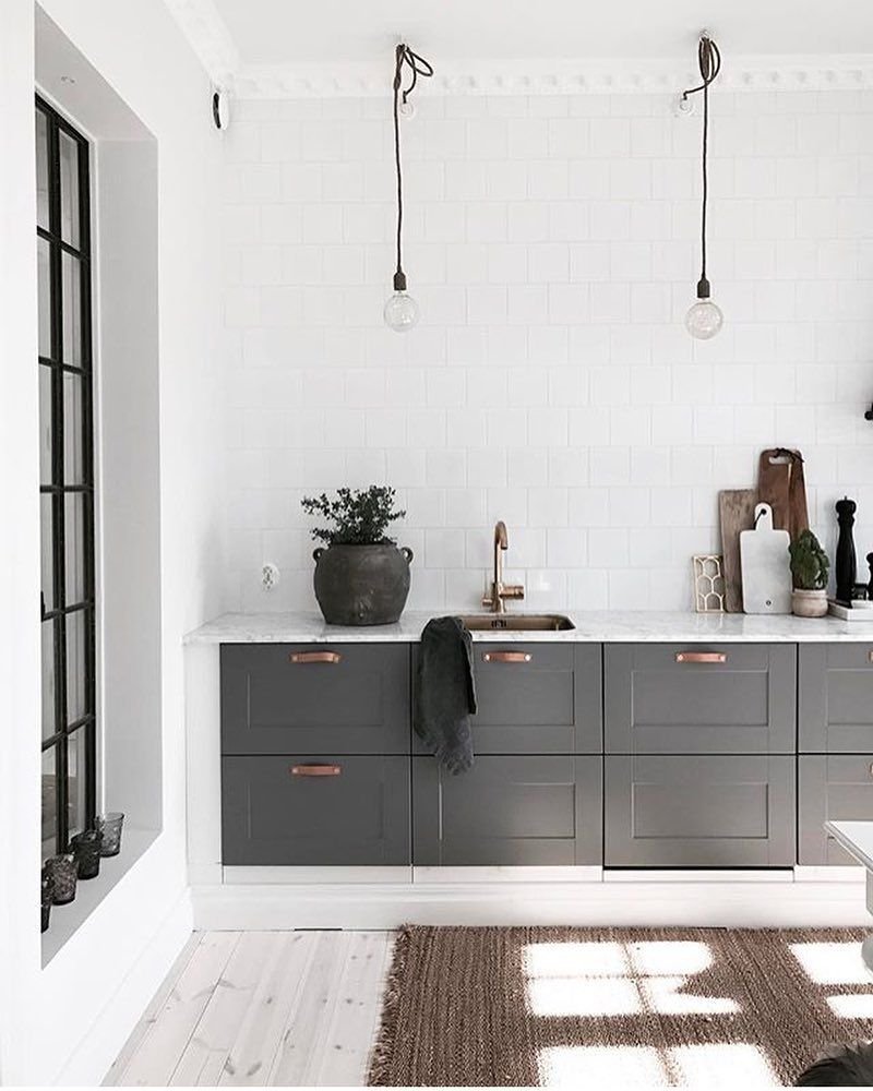 Сканди кухня серая