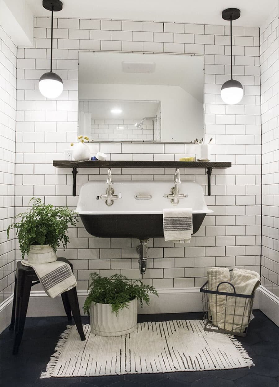 Белый кирпич в ванной комнате