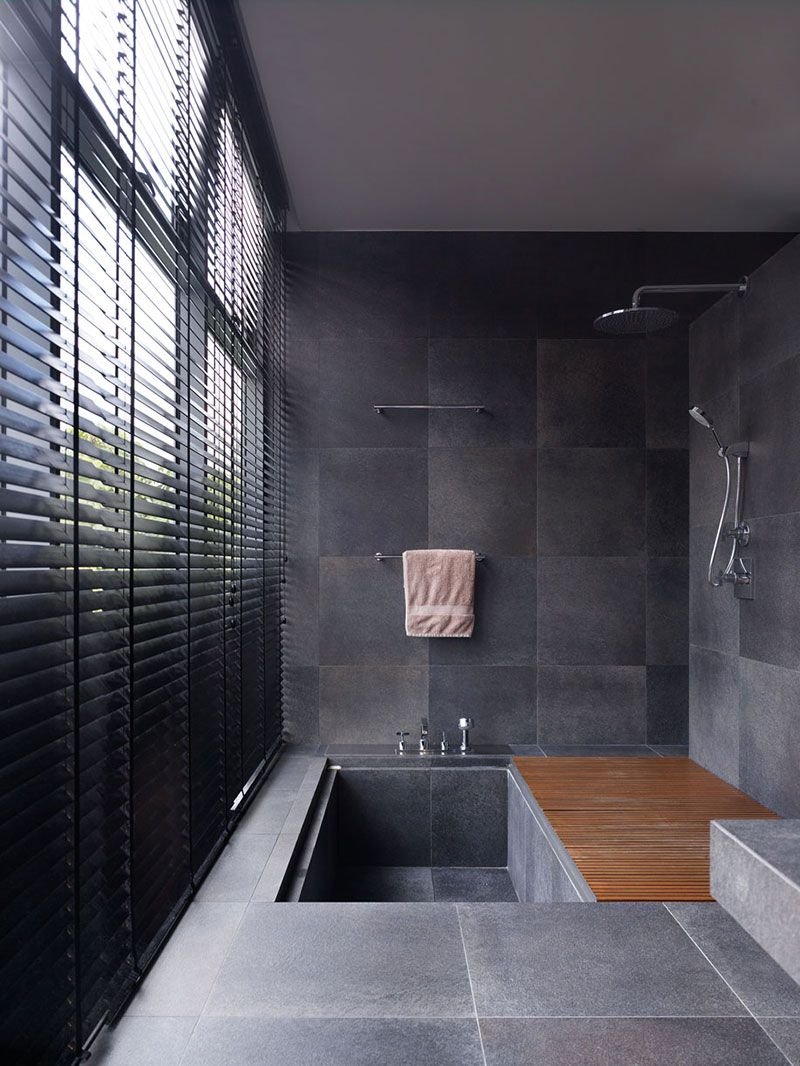 Крупноформатная плитка в маленькой ванной