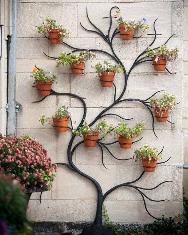 Цветочник из веток деревьев