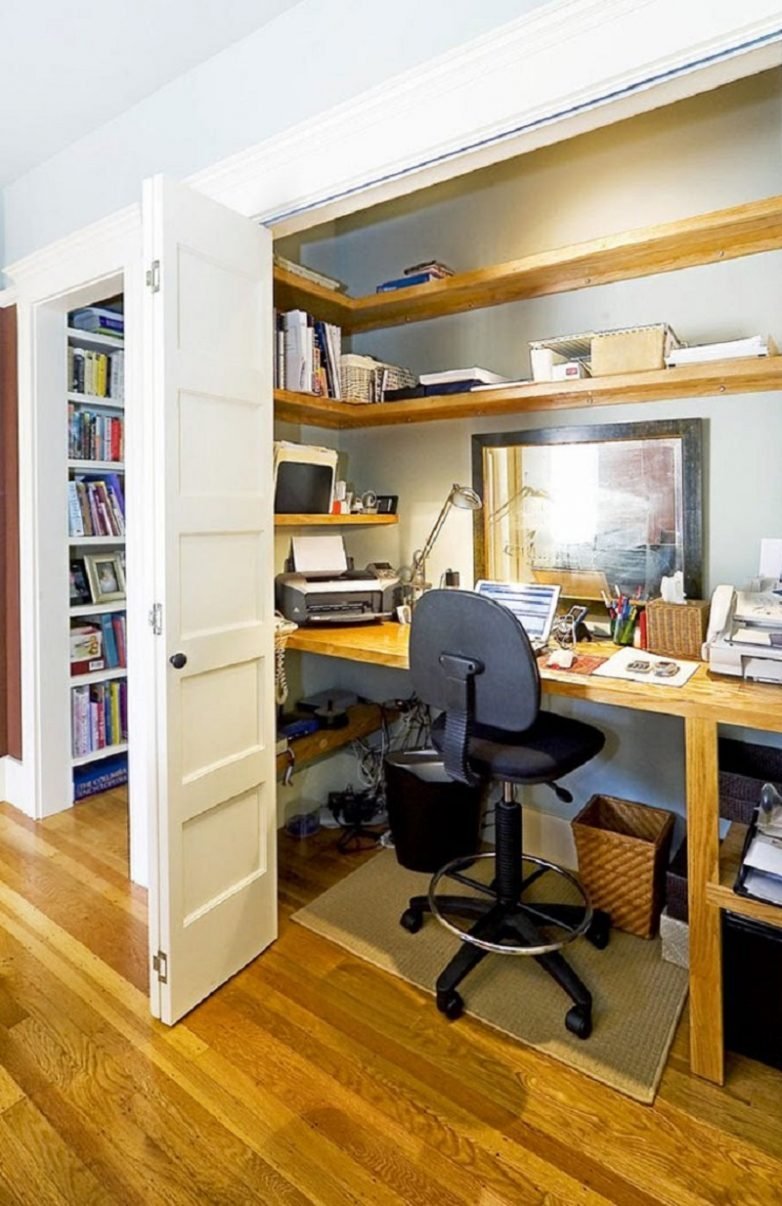 Гардеробный шкаф с рабочим местом