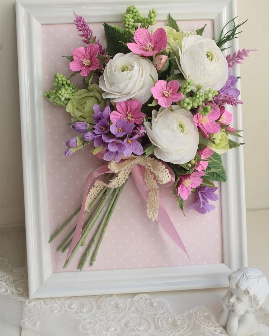 Панно с искусственными цветами