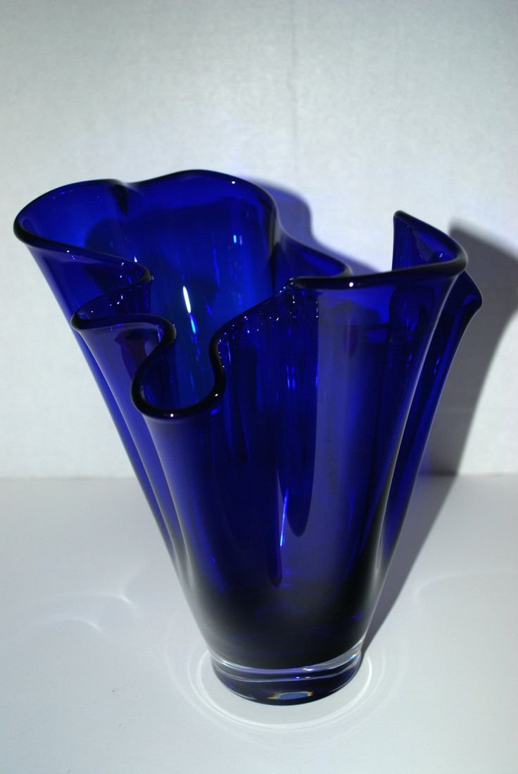 Вазы из синего стекла