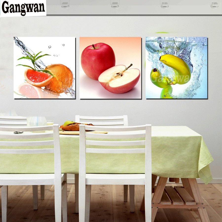 Постеры на кухне над столом