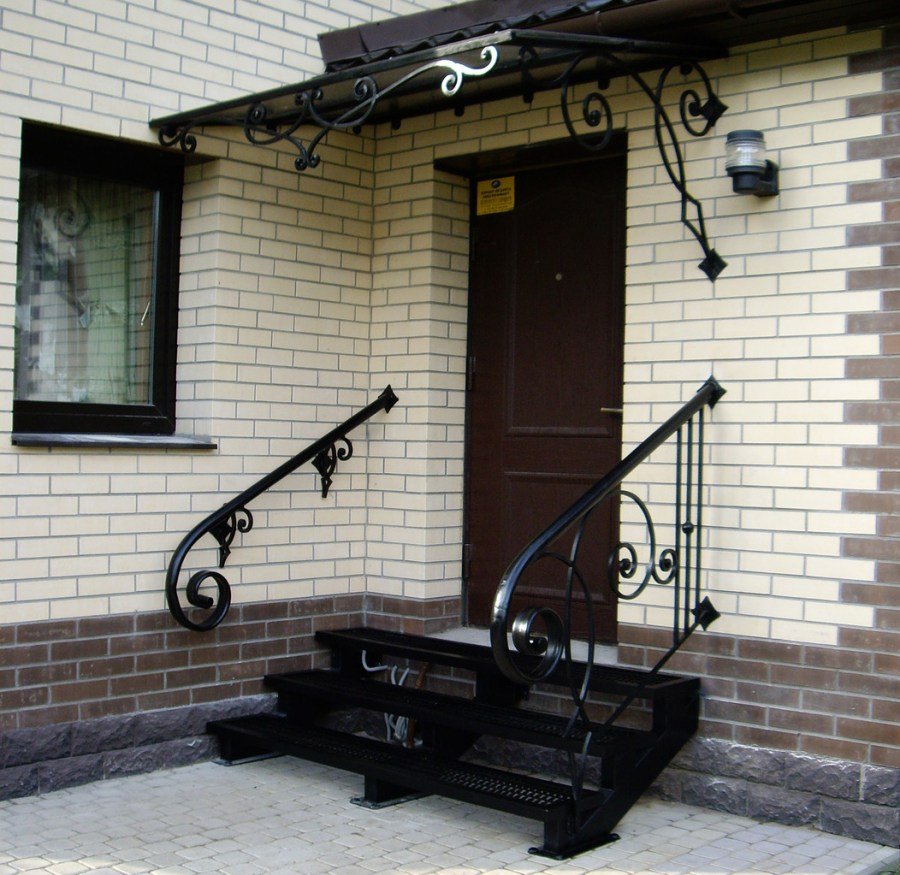 Входная группа в частный дом из металла