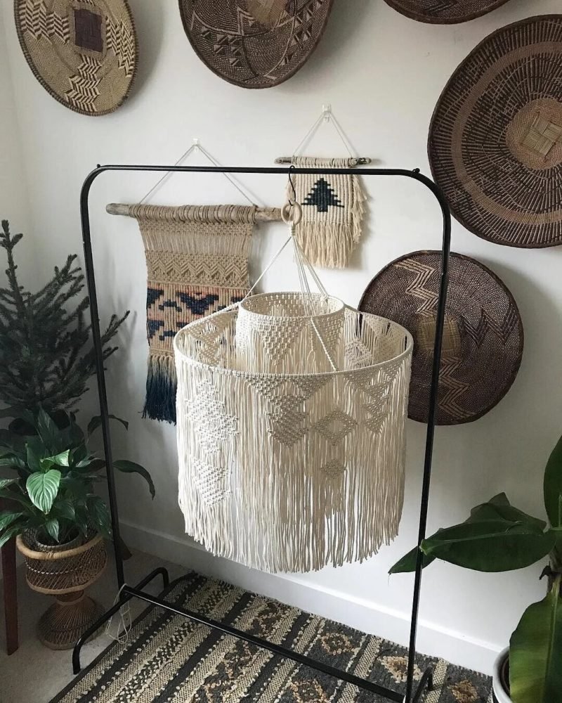 Люстра из кисточек