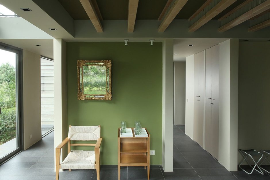 Прихожая в бирюзовом цвете