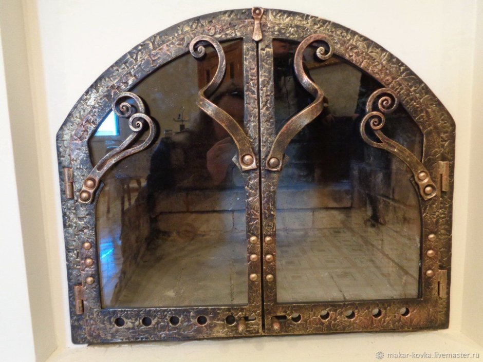 Декоративная дверца для камина