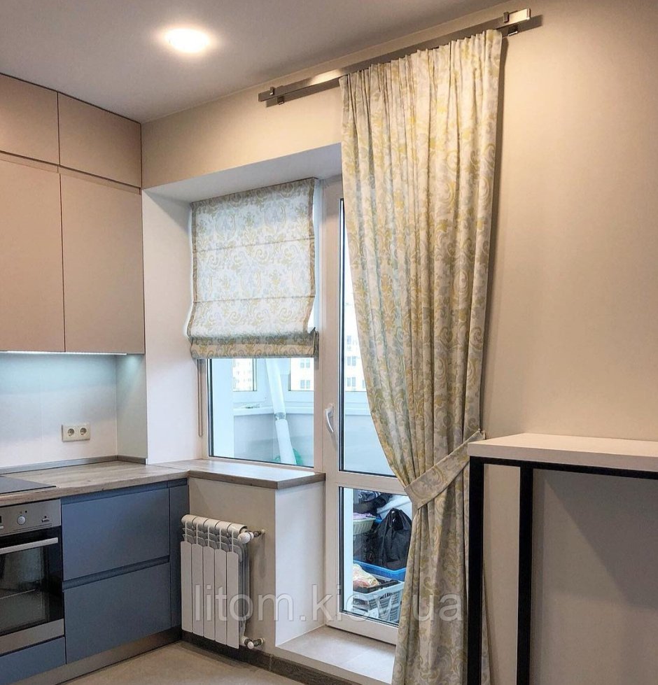 Римские шторы на балконную дверь