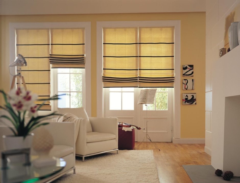 Жалюзи на балконную дверь