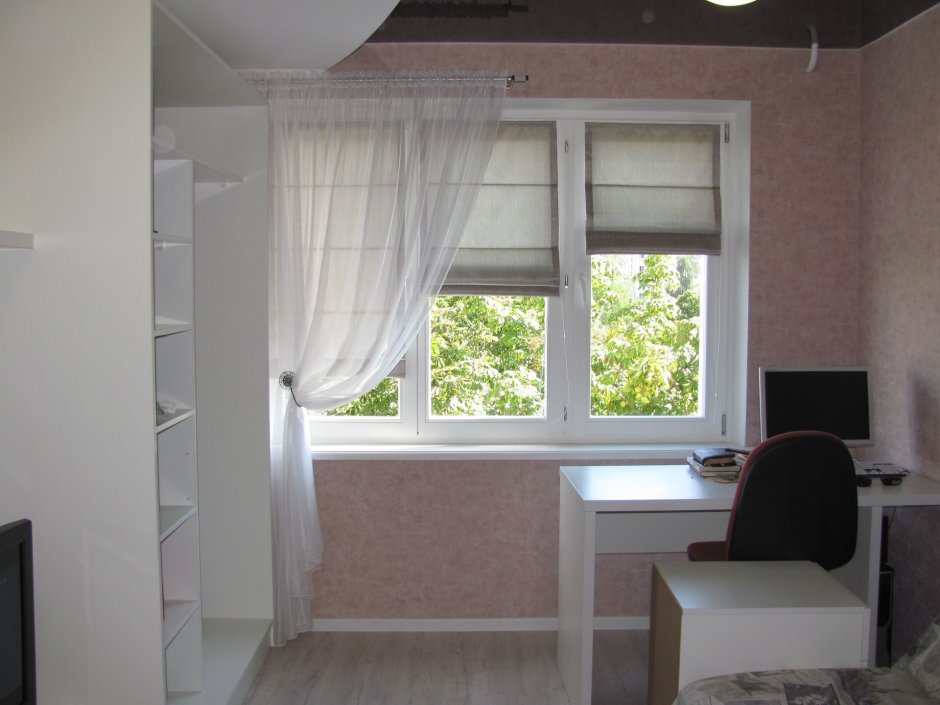 Римская штора на балконную дверь