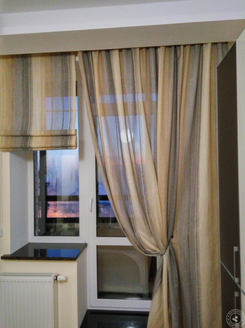 Римские шторы в гостиной