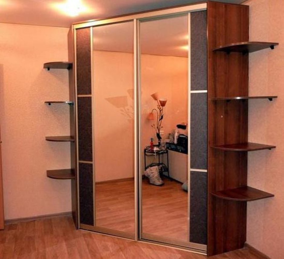 Встроенный угловой шкаф