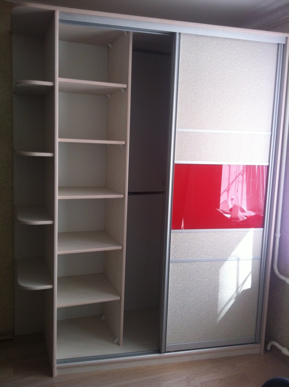 Шкаф купе с полочками сбоку