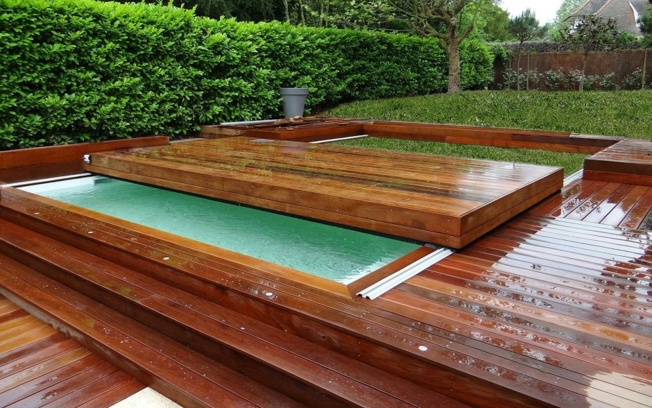 Деревянный помост для бассейна