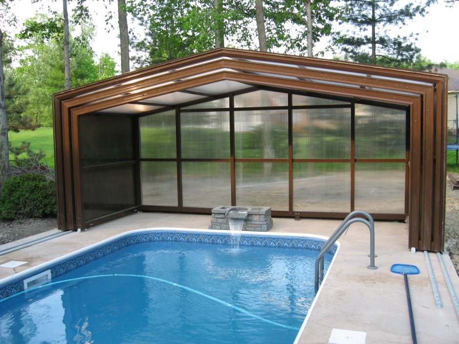 Крытый уличный бассейн